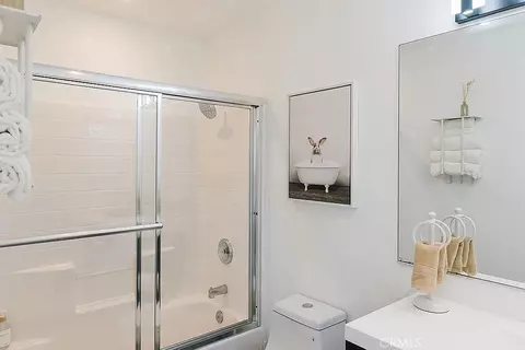 Bath - 60323 Granada Dr, Joshua Tree, CA 92252 photo 2 of 2