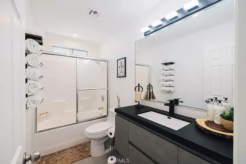 Bath - 60323 Granada Dr, Joshua Tree, CA 92252 photo 1 of 2