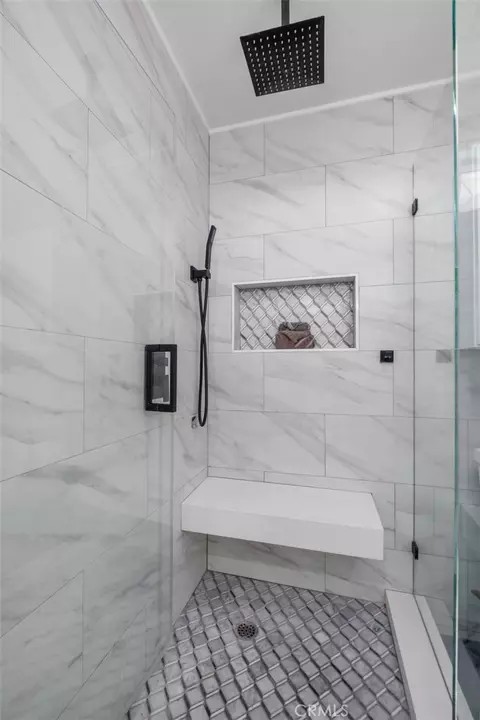 Bath - 2310 E Orangeview, Orange, CA 92867 photo 2 of 3