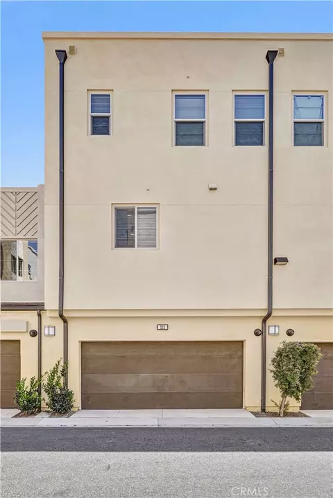 Exterior - 212 Paramount, Irvine, CA 92618 photo 4 of 4