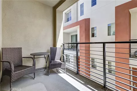 Exterior - 212 Paramount, Irvine, CA 92618 photo 2 of 4