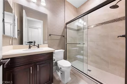 Bath - 55 Fenway, Irvine, CA 92620 photo 4 of 5
