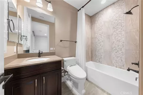 Bath - 55 Fenway, Irvine, CA 92620 photo 3 of 5