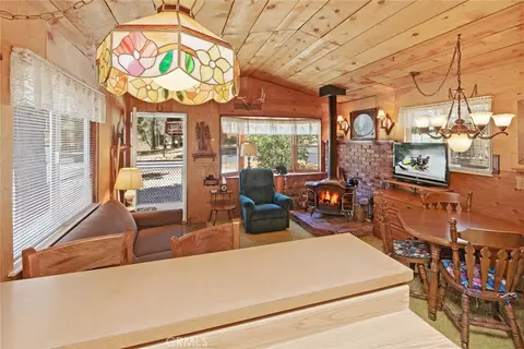 Living - 513 Cedar Ln, Sugarloaf, CA 92386 photo 4 of 4