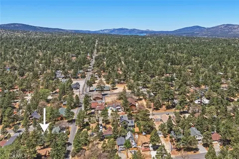 View/Area - 513 Cedar Ln, Sugarloaf, CA 92386 photo 3 of 4
