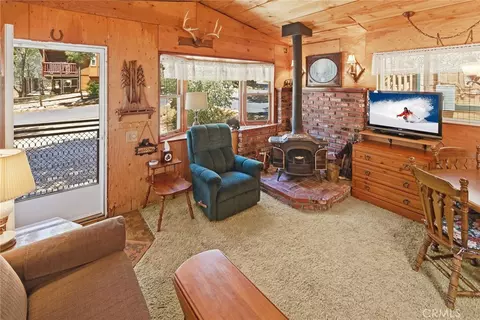 513 Cedar Ln, Sugarloaf, CA 92386