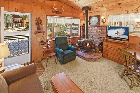 Living - 513 Cedar Ln, Sugarloaf, CA 92386 photo 2 of 4