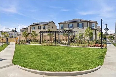 Exterior - 575 Patten Ave, Placentia, CA 92870 photo 12 of 13
