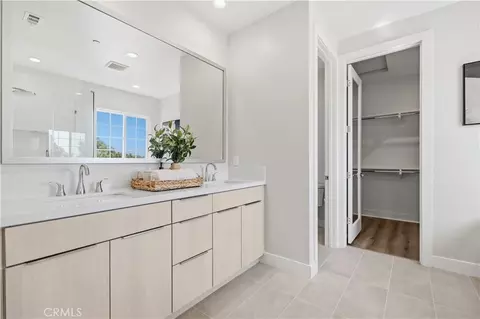 Bath - 575 Patten Ave, Placentia, CA 92870 photo 3 of 8