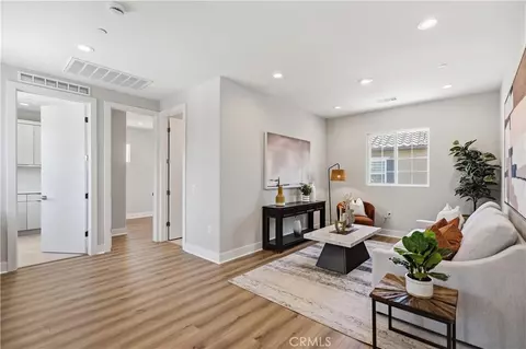 Entry Way - 575 Patten Ave, Placentia, CA 92870 photo 8 of 9