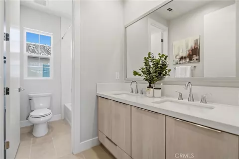 Bath - 575 Patten Ave, Placentia, CA 92870 photo 2 of 8