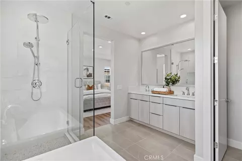Bath - 575 Patten Ave, Placentia, CA 92870 photo 5 of 8
