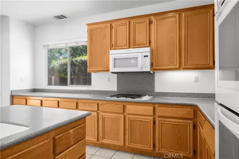 Kitchen - 19459 Hebron Ct, Riverside, CA 92508 photo 4 of 5