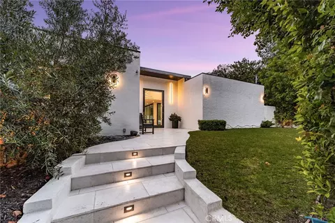 912 Honeywood, Los Angeles, CA 90049