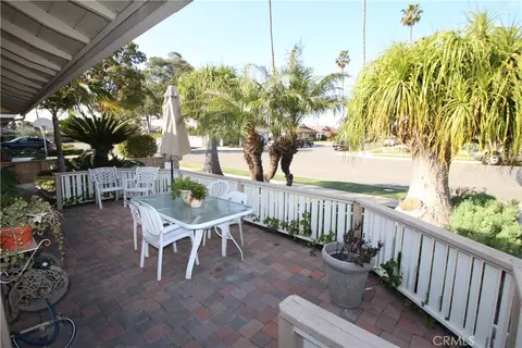 1067 Cheyenne St, Costa Mesa, CA 92626