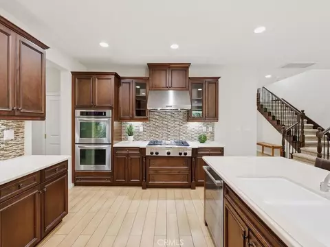 8 Willow Way, Lake Forest, CA 92630