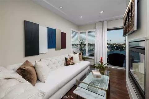 Living - 5517 E Ocean, Long Beach, CA 90803 photo 4 of 4