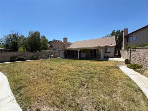 Exterior - 25420 Sheffield Ln, Saugus, CA 91350 photo 4 of 6