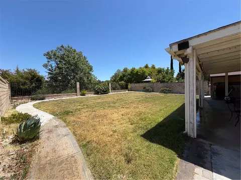 Exterior - 25420 Sheffield Ln, Saugus, CA 91350 photo 3 of 6