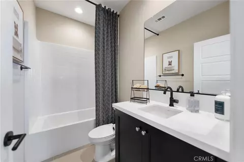 Bath - 32237 Everview, Temecula, CA 92591 photo 2 of 6