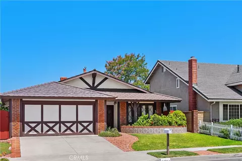 25061 Shaver Lk, Lake Forest, CA 92630
