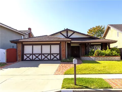 25061 Shaver Lk, Lake Forest, CA 92630