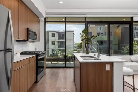 Kitchen - 709 E Walnut St #315, Pasadena, CA 91101 photo 2 of 2