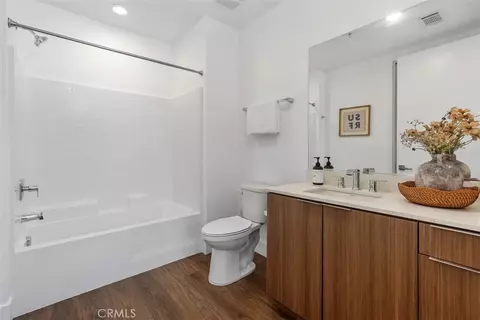Bath - 709 E Walnut St #315, Pasadena, CA 91101 photo 1 of 2