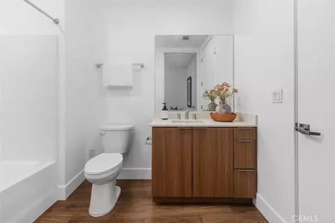 Bath - 709 E Walnut St #315, Pasadena, CA 91101 photo 2 of 2