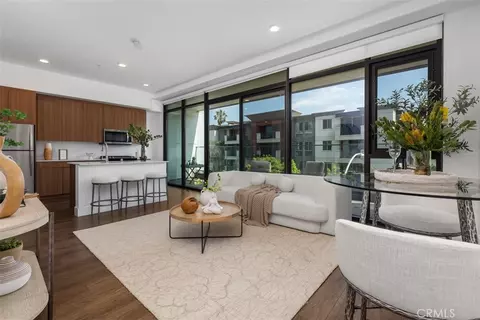 Living - 709 E Walnut St #315, Pasadena, CA 91101 photo 1 of 1