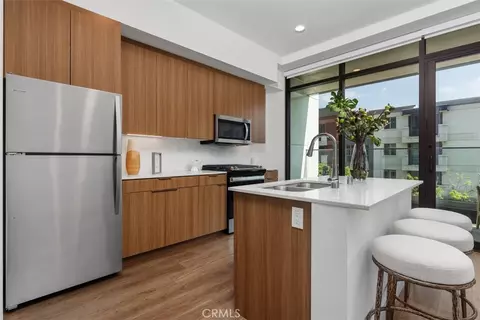 Kitchen - 709 E Walnut St #315, Pasadena, CA 91101 photo 1 of 2