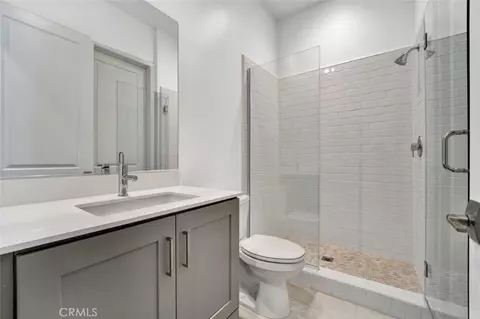 Bath - 100 Whisper Rock, Irvine, CA 92602 photo 4 of 5