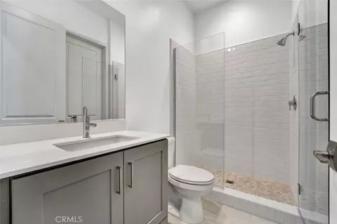 Bath - 100 Whisper Rock, Irvine, CA 92602 photo 4 of 5
