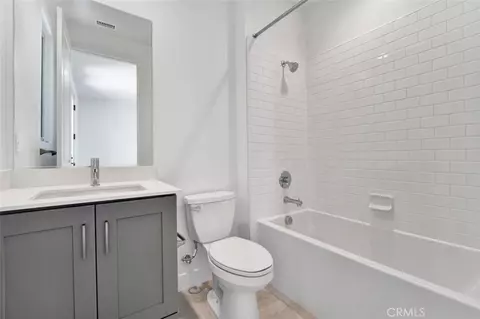 Bath - 100 Whisper Rock, Irvine, CA 92602 photo 2 of 5
