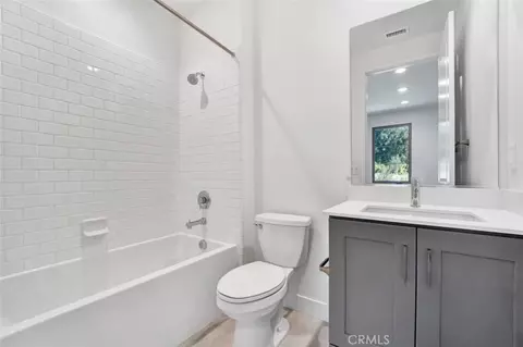 Bath - 100 Whisper Rock, Irvine, CA 92602 photo 3 of 5