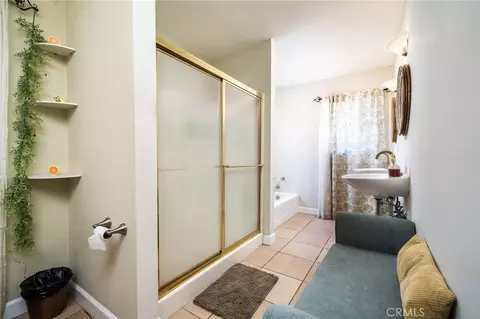 Bath - 16639 Fox Gln, Riverside, CA 92504 photo 5 of 5