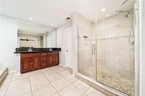 Bath - 16639 Fox Gln, Riverside, CA 92504 photo 3 of 5