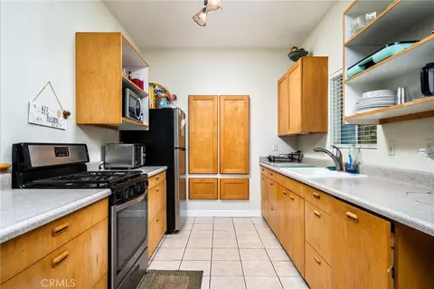 Kitchen - 16639 Fox Gln, Riverside, CA 92504 photo 4 of 4