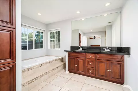 Bath - 16639 Fox Gln, Riverside, CA 92504 photo 4 of 5