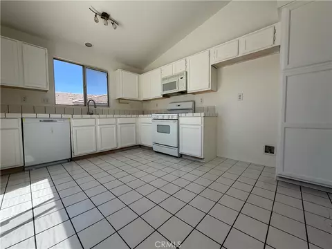 Kitchen - 1860 Ivory, Palmdale, CA 93550 photo 2 of 3