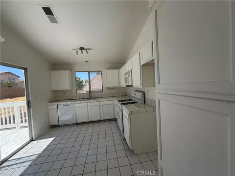 Kitchen - 1860 Ivory, Palmdale, CA 93550 photo 3 of 3