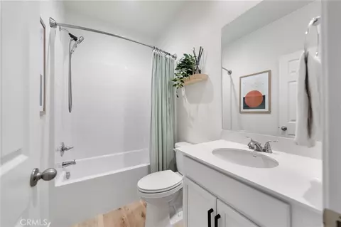 Bath - 39511 Verbena Way, Temecula, CA 92591 photo 2 of 2