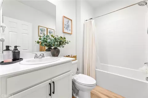 Bath - 39490 Verbena Way, Temecula, CA 92591 photo 1 of 3
