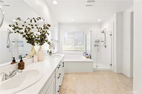 Bath - 39490 Verbena Way, Temecula, CA 92591 photo 3 of 3