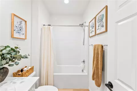 Bath - 39490 Verbena Way, Temecula, CA 92591 photo 2 of 3