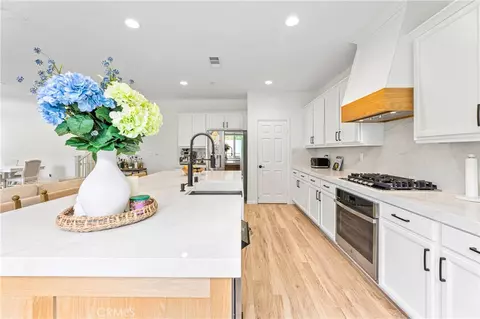 Kitchen - 39490 Verbena Way, Temecula, CA 92591 photo 4 of 5