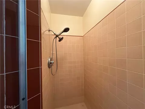 Bath - 543 E Comstock, Glendora, CA 91741 photo 4 of 7