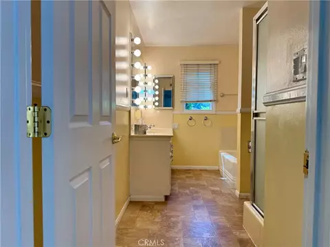 Bath - 543 E Comstock, Glendora, CA 91741 photo 7 of 7