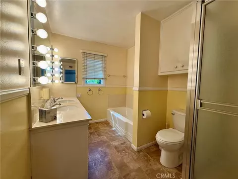 Bath - 543 E Comstock, Glendora, CA 91741 photo 5 of 7