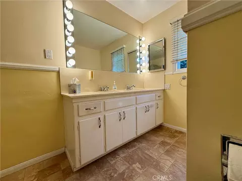 Bath - 543 E Comstock, Glendora, CA 91741 photo 6 of 7